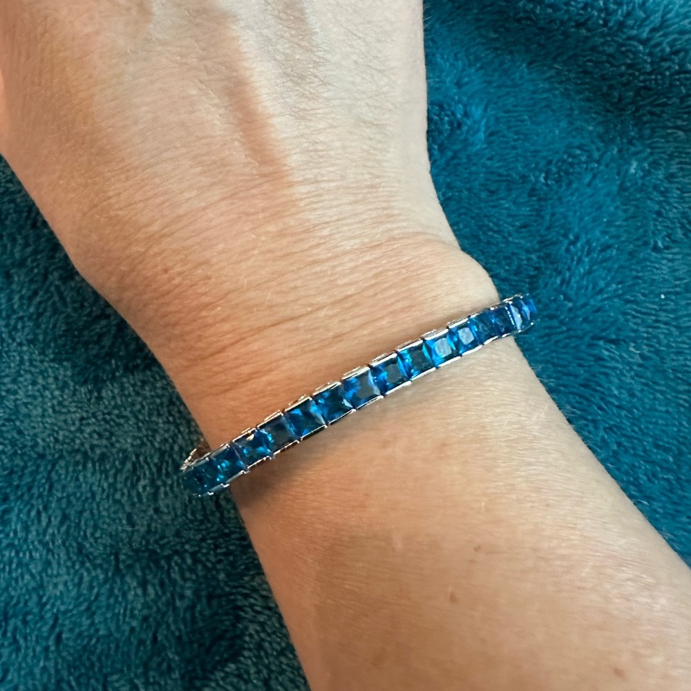 Brand new blue sapphire colored tennis type bracelet